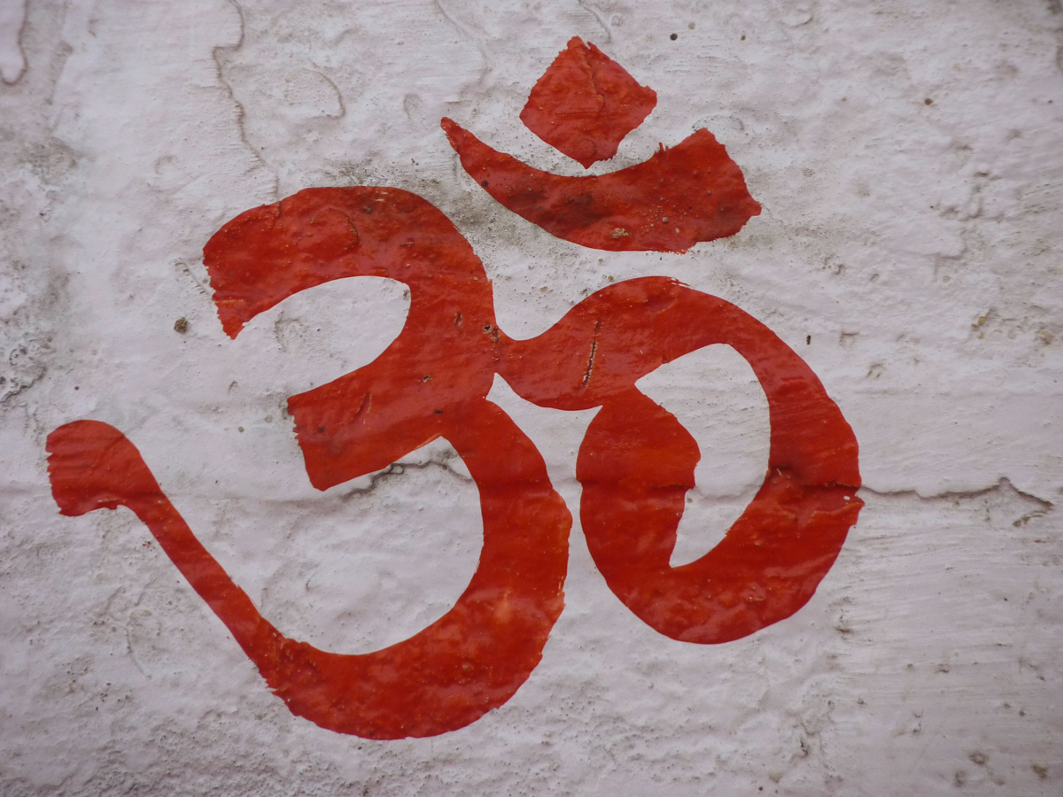 Glacier de Gaumukh, source sacrée du Gange, entouré de sommets himalayens