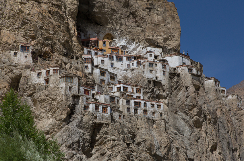 Taj Mahal au lever du soleil, une brume dorée enveloppe le monument